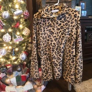 Super Soft and Cozy Ladies Cheetah Fleece Pullover, XL, Excellent Condition!!!